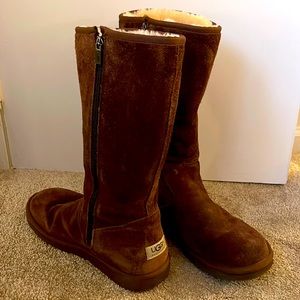 UGG - Classic Tall Zip Boot - Dark Brown - size 10